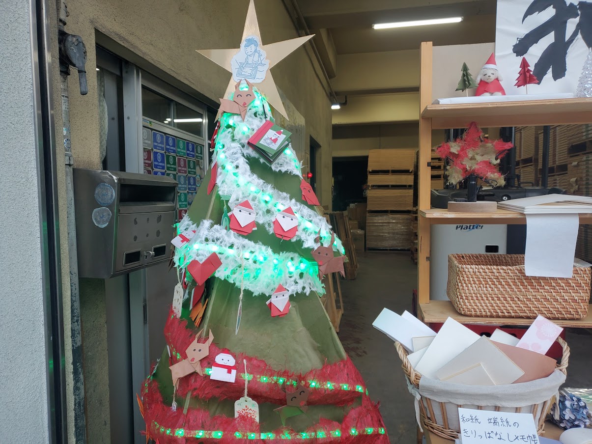 和紙のクリスマスツリー