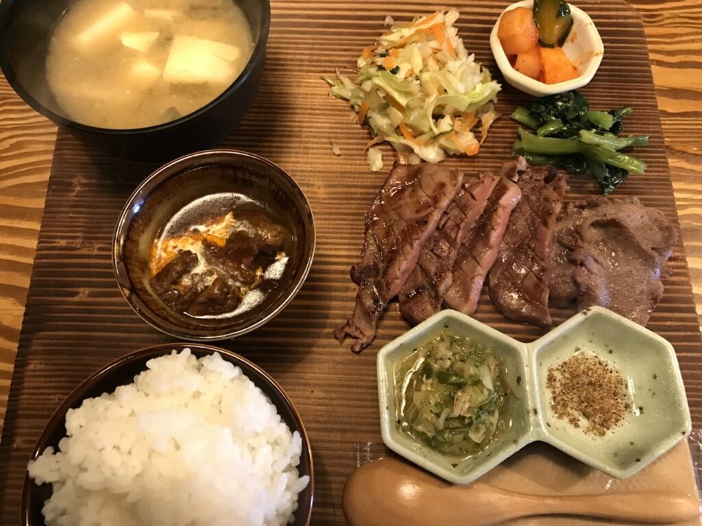 西田辺のスタンド日向精肉店