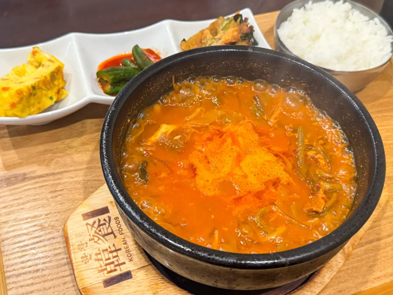 大阪上本町駅近くの「韓国料理TonTon」のユッケジャン